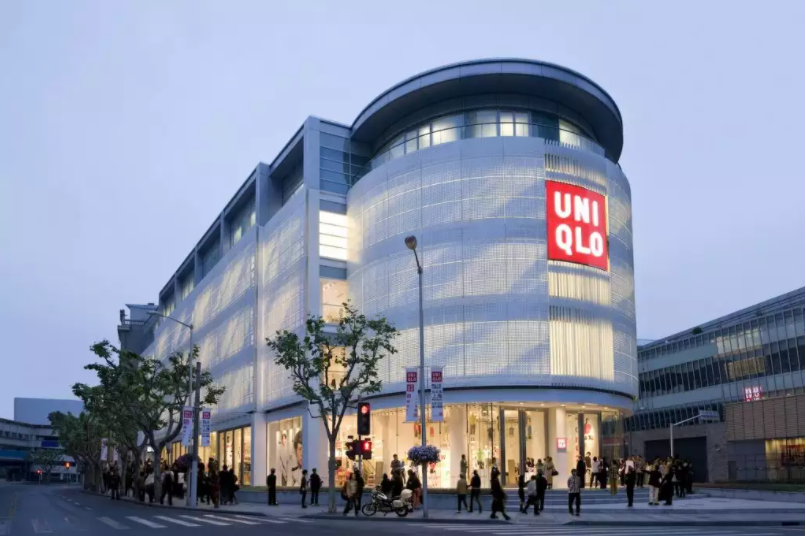 Uniqlo 成功打造 100% 全自动仓储中心，机械手臂连折衣服、包装都能做！