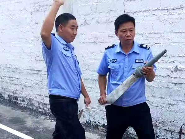 拉萨仓库安保人员进行消防演习 拉萨仓库安保人员进行消防演习